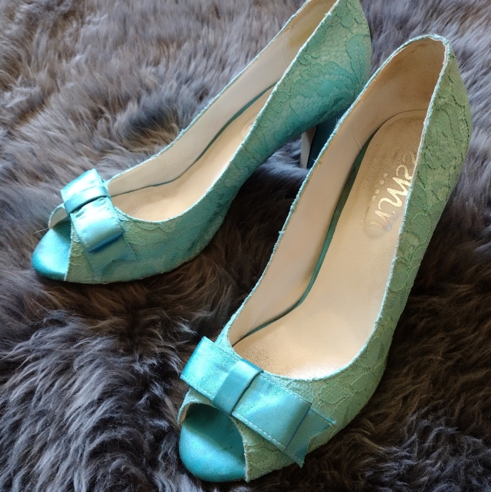 Custom women's size 9 Tiffany-blue lace peep toe heels